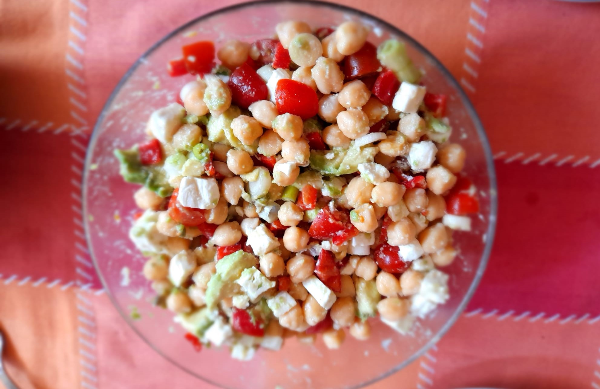 Ensalada de Garbanzos con Aguacates
