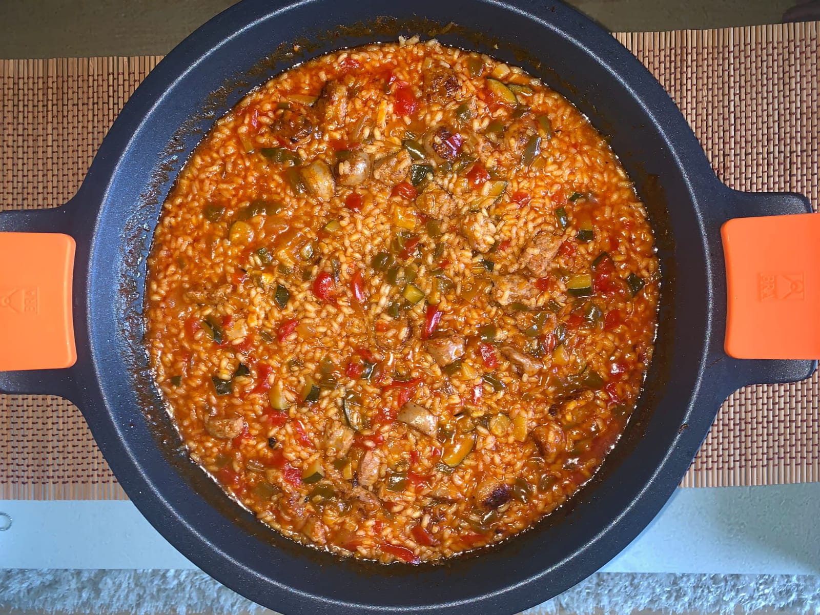 Paella de Verduras y Butifarra