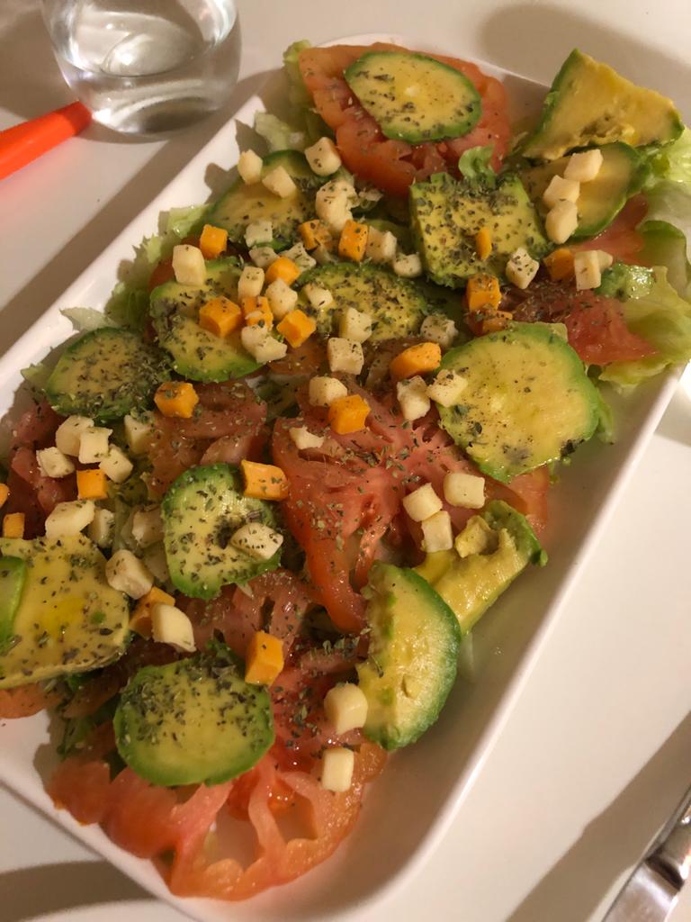 Ensalada de Tomate y Aguacate