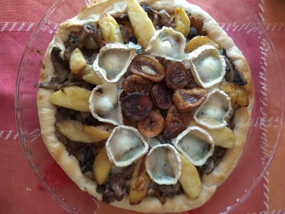 Fricassé de Setas del Bosque Sobre Pasta Brisa a las Hierbas de Provenza