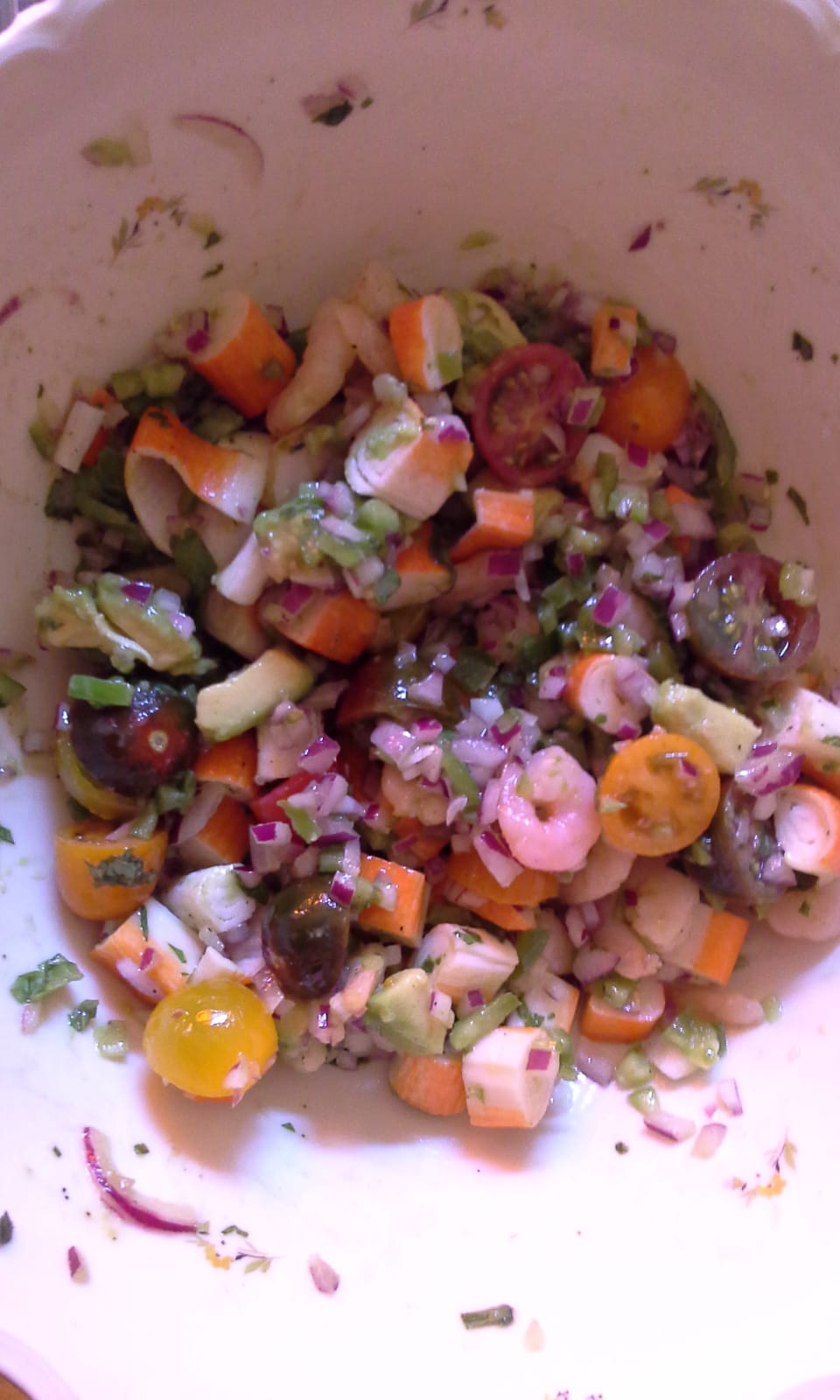 Ensalada de Tomates Cherry, Aguacate y Surimi