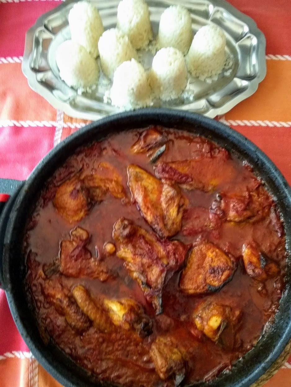 Pollo con Tomate y Pimientos del Piquillo.