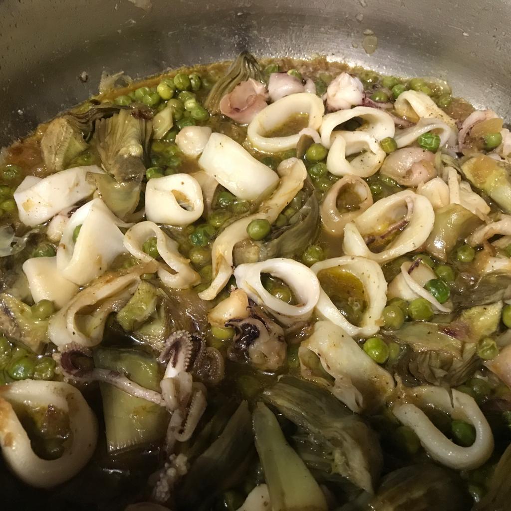 Guisantes Con Alcachofas Y Calamares