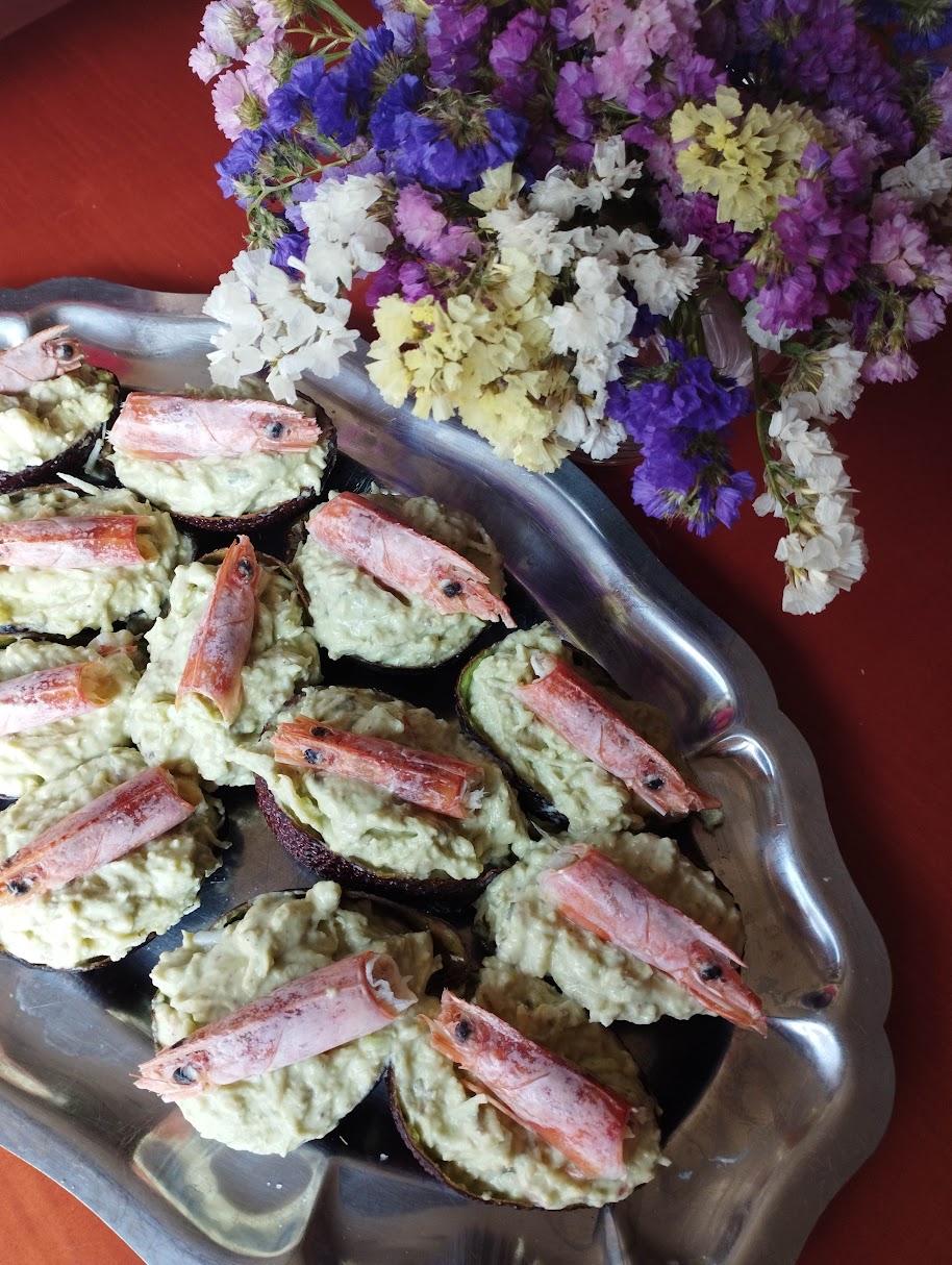 Aguacate Con Gambas y Manzana